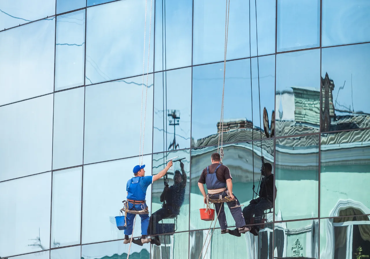 czy-warto-inwestowac-w-profesjoalne-czyszczenie-elewacji