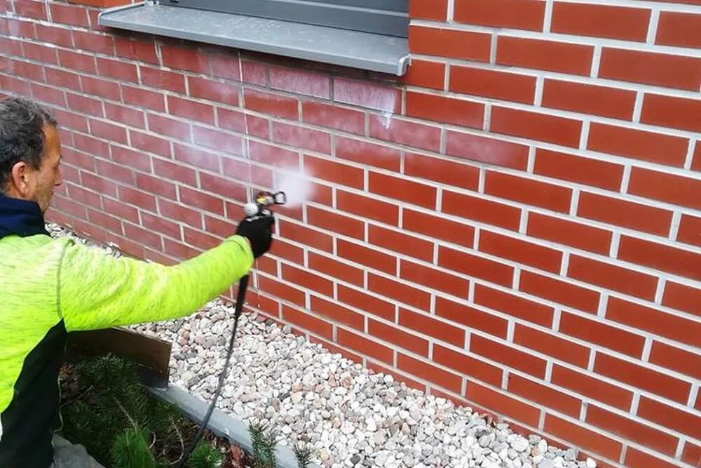 Hydrofobizacja a paroprzepuszczalność – jak zachować równowagę w impregnacji elewacji